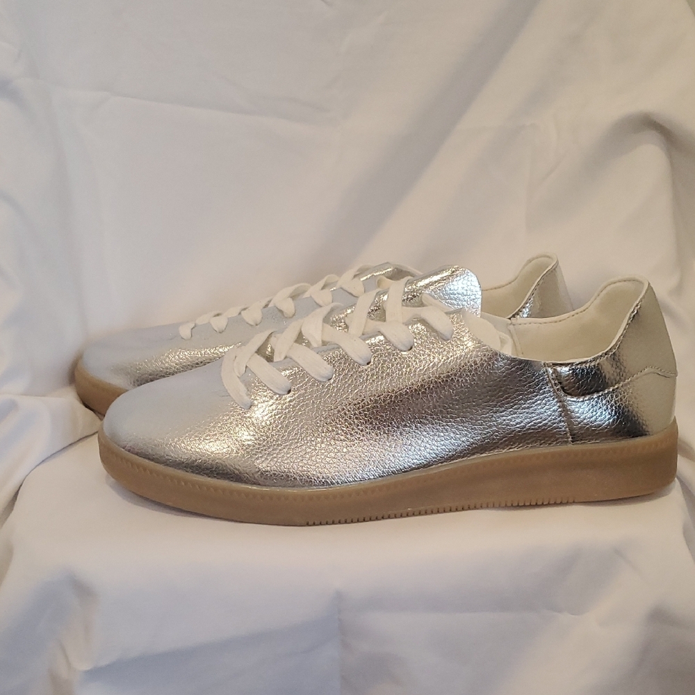 JustFab Metallic Silver Low-Profile Sneakers - Picture 4 of 8